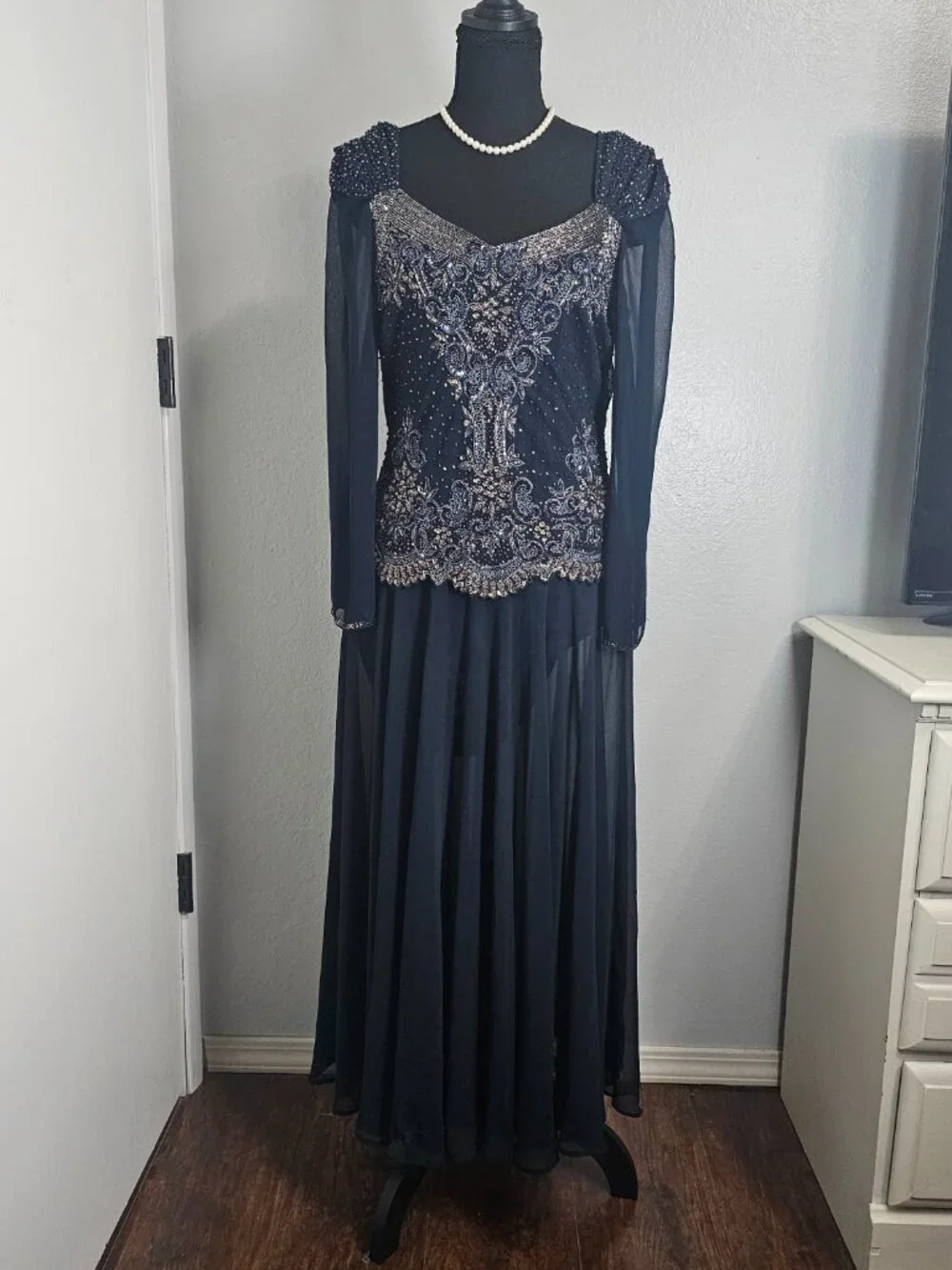 JKARA Navy Blue Long Sleeve Beaded Wedding Prom Formal Gown Women’s Dress Size 8 - Picture 2 of 7